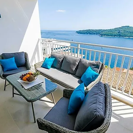 Lazarin Hotel