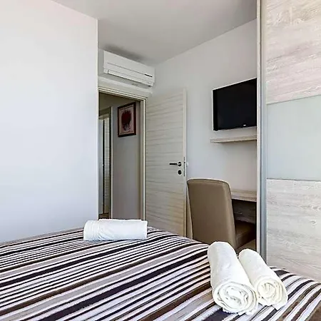 Hotel Lazarin 4*